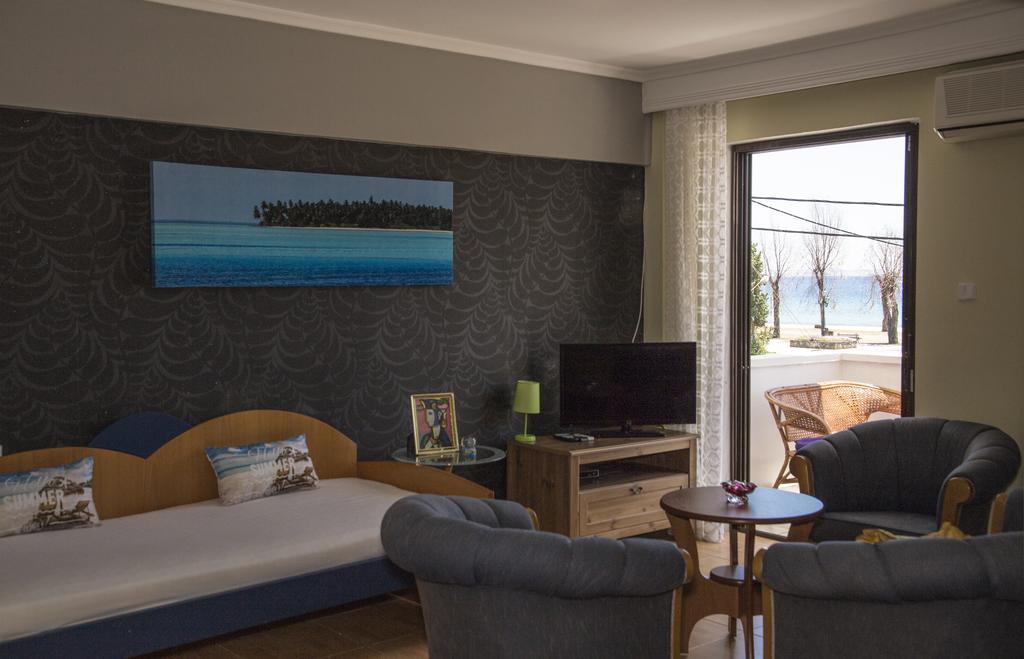 Park Apartment Paralia Dionysiou Esterno foto